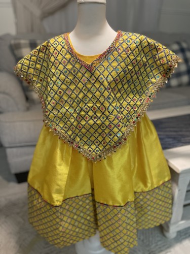 فستان شعبي + ربطة شعر + شنطة