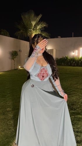 فستان كلوش صدر استرتش تحت حرير كريب تطريز فخم