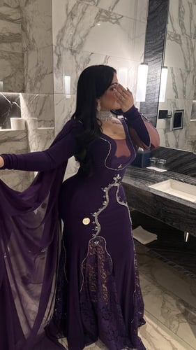 فستان بنفسجي استرتش كوري شك يدوي وكرستال مرصع ب اف...