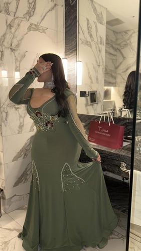 فستان اخضر مشغول يدوي مزين ب افخم انواع الاحجار اس...