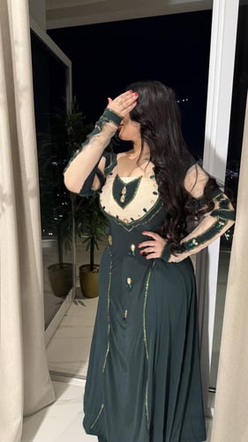 كلوش زيتي استرتش وبودره مرصع ب افخم الاحجار كرستال...