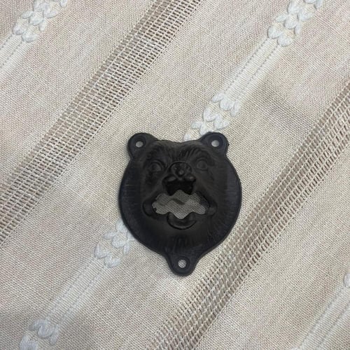 مفك للقاروره معدني