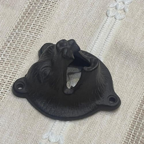 مفك للقاروره معدني