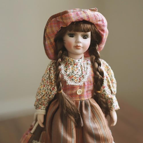 عروسه فكتوريه مصنوعه من السيراميك مقاس الارتفاع 40...