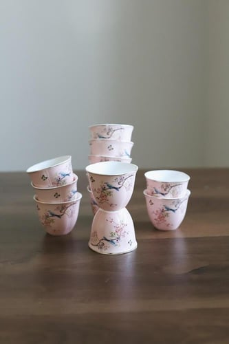 مجموعة 36 قطعه ل 12 شخص فناجينن واستكانات لون وردي...