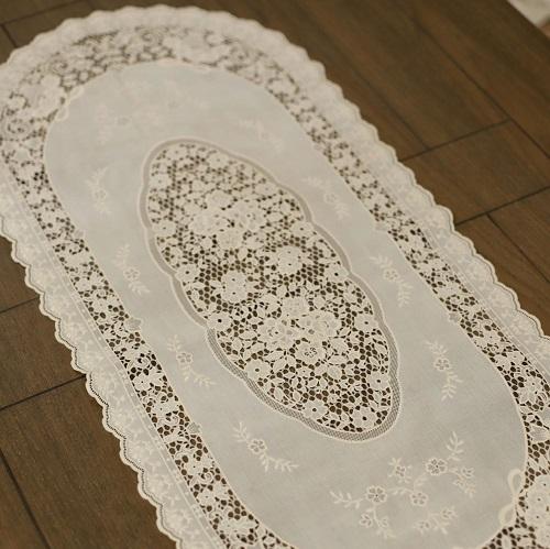 مفرش بلاستيك بشكل دانتيل | PVC lace 90 * 40 cm