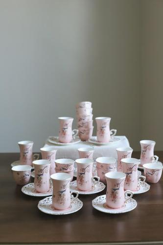 مجموعة 36 قطعه ل 12 شخص فناجينن واستكانات لون وردي...