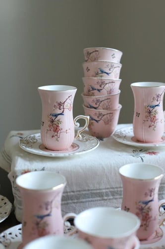 مجموعة 36 قطعه ل 12 شخص فناجينن واستكانات لون وردي...