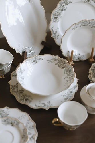 طقم سفره للعشاء مكون من 43 قطعه لون رمادي وابيض