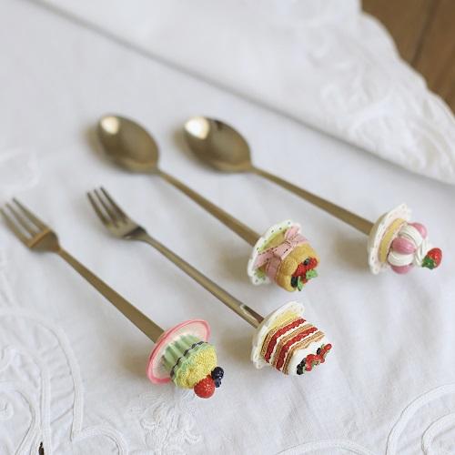 طقم ملاعق وشوكة للحلى مكون من 4 قطع|4-Piece Coffee...