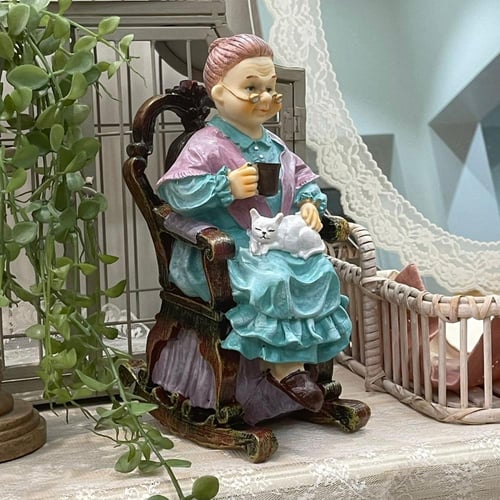 تحفه منزليه بشكل امرأه عجوزه مصنوعه من مادة الريزن...