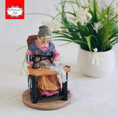 تحفة الخياطة مصنوعه من مادة الريزن| old woman sews