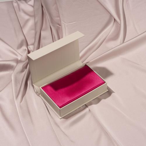 ‏Pillowcase stander -Berbie powder