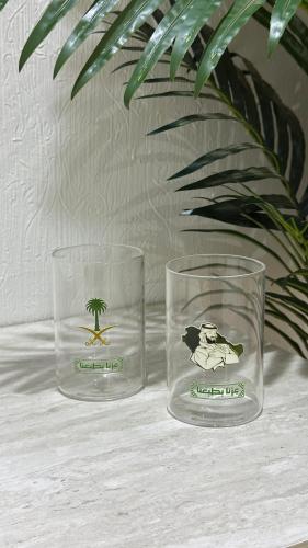 اكواب شفافة قزاز