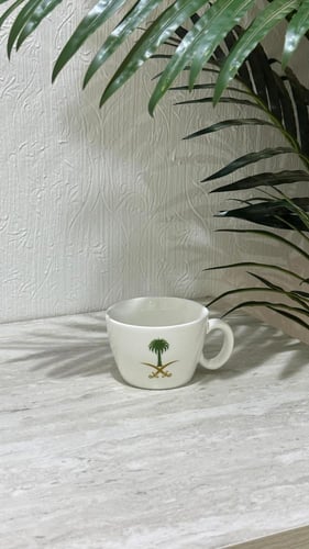 كوب عليه شعار الوطنية