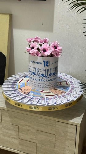 مجسمات فلين ولوحات