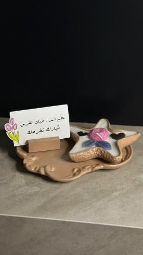 اطقم للمناسبات بلون بني