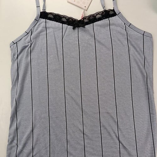 بجامه نسائي رمادي مخطط قصيرة