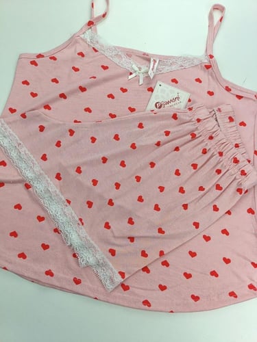 بجامه نسائي قصيرة وردي بطبعة قلوب