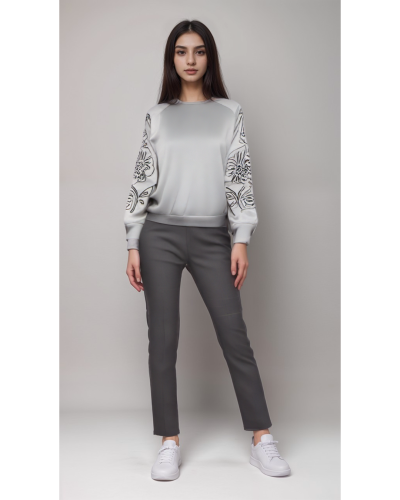 بلوفر نسائي رمادي مطرز