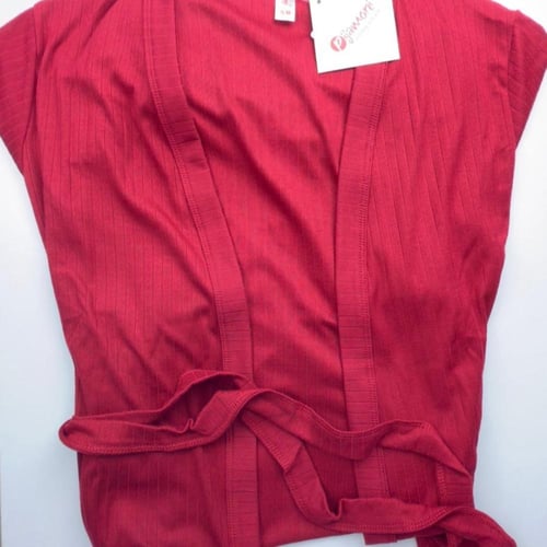 بجامه نسائي احمر مع روب