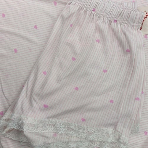 بجامه نسائي قصيرة وردي مقلم بطبعة قلوب