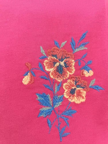 بجامه نسائي نبيتي وبيج بطبعة ورود