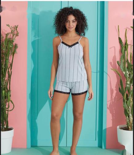 بجامه نسائي رمادي مخطط قصيرة