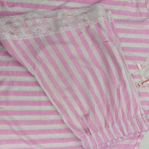 بجامه نسائي قصيرة وردي مقلمة