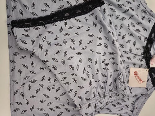 بجامه نسائي رمادي قصيرة مشجره