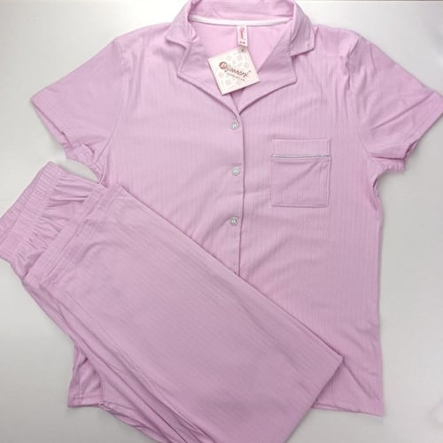 بجامه نسائي وردي فاتح بأزرار