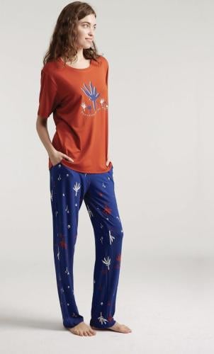 بجامه نسائي بني قرميدي