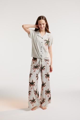 طقم نسائي ابيض بنقشة بالم