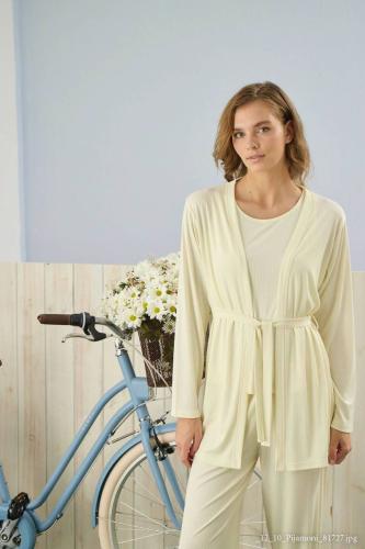 بجامه نسائي بيج فاتح مع روب