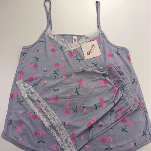 بجامه نسائي قصيرة رمادي بطبعة كرز