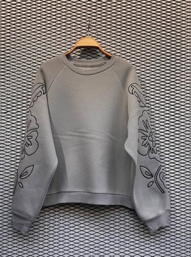 بلوفر نسائي رمادي مطرز