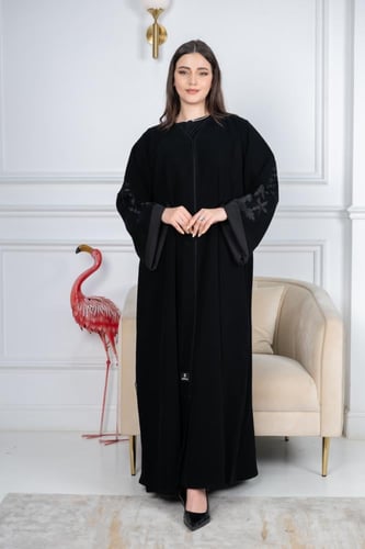 عباية كريب فيراري أنيقة وفاخرة بأكمام مربعة ومبطنه