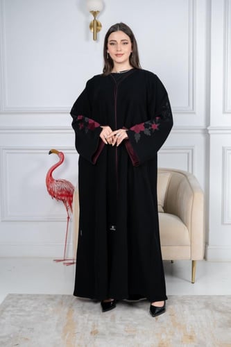 عباية كريب فيراري أنيقة وفاخرة بأكمام مربعة ومبطنه