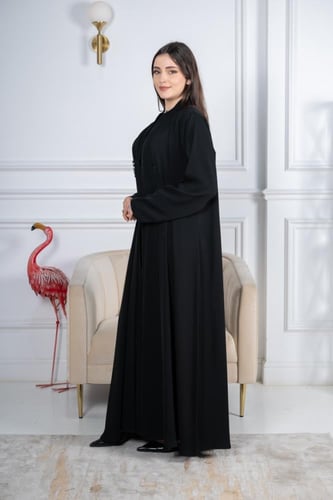 عباية بكسرتين بأزرار ديكور على الصدر