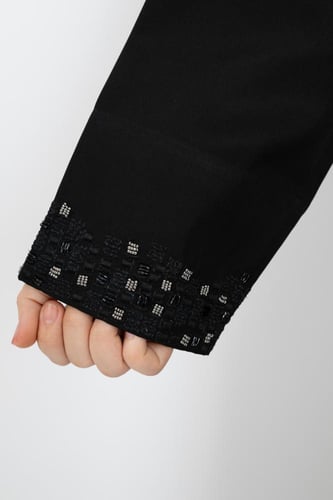 عباية لف نص كلوش بتطريز ابيض واسود وخرز يدوي على ا...