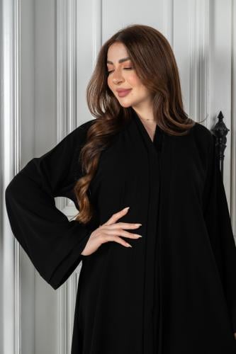 عباية كريب ملكي كورية بخطوط أنيقة وتصميم