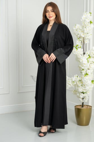 عباية نص كلوش من قماش كوبرا تفتة بتطريز فخم