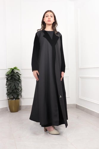 عباية مخمل أسود: تألقي بإطلالة راقية وفريدة