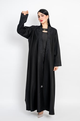 عباية لف نص كلوش بتطريز اسود وخرز يدوي على الصدر و...