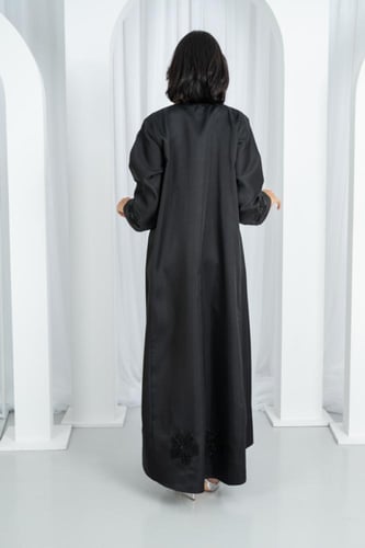 عباية طقم ميكاتو شغل يدوي وردتين على الكم وورد اسف...