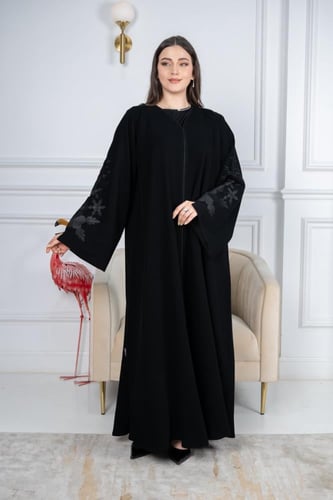 عباية كريب فيراري أنيقة وفاخرة بأكمام مربعة ومبطنه