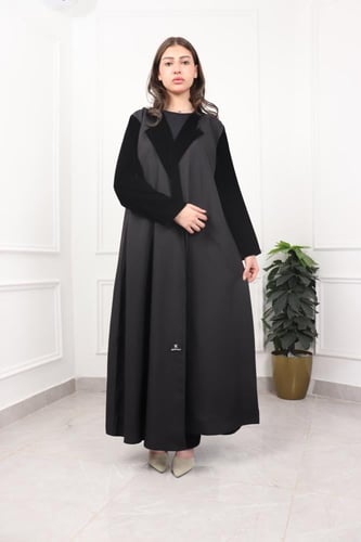 عباية مخمل أسود: تألقي بإطلالة راقية وفريدة