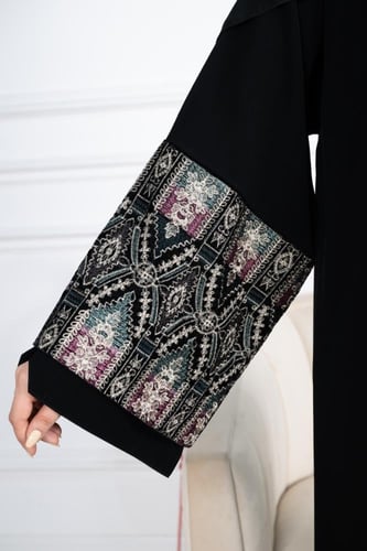 عباية كريب فيراري نص كلوش مع تطريز كمبيوتر ملون وأ...