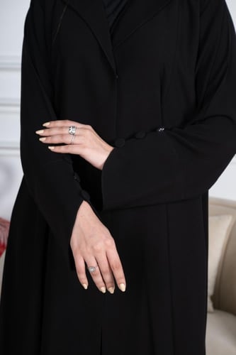 عباية ملكي كوري رسمية من سيدة الخليج