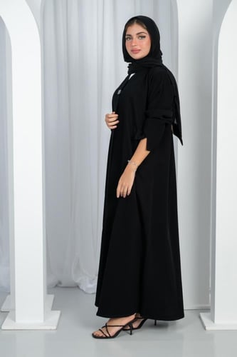 عباية كريب سوادها فاحم درجة أولى وأكمام عادية بقصة...